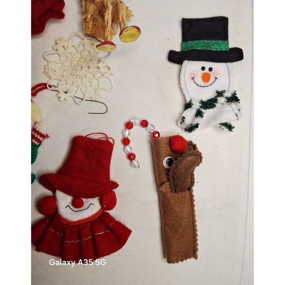 Vintage Handmade Christmas Ornaments Set Of 15 - Crochet Felt & Straw Decoration - Picture 5 of 11
